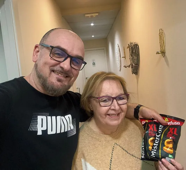 Josué con Encarna, asesorada VIP