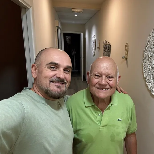 Josué con José, que ha bajado 15 kilos a los 79 años