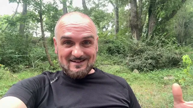 Josué Fuentes explicando su método al aire libre